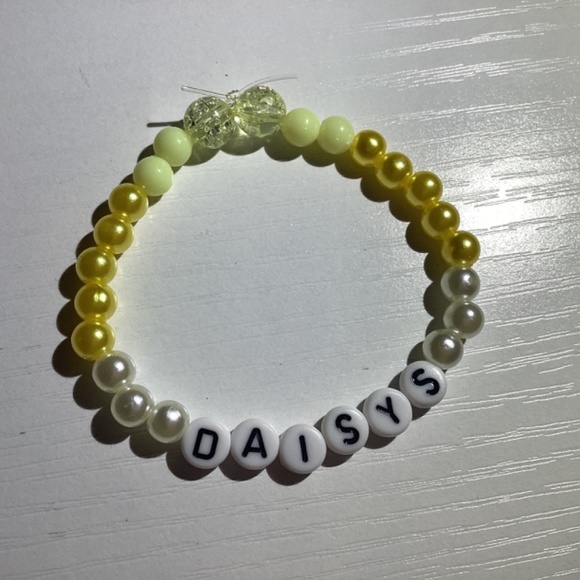 Flower bracelets - Picture 3 of 8